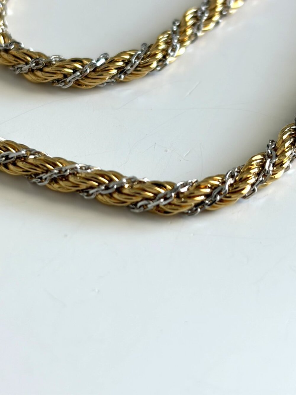 Vintage Lot of 4 Gold Tone Necklaces - Picture 7 of 7